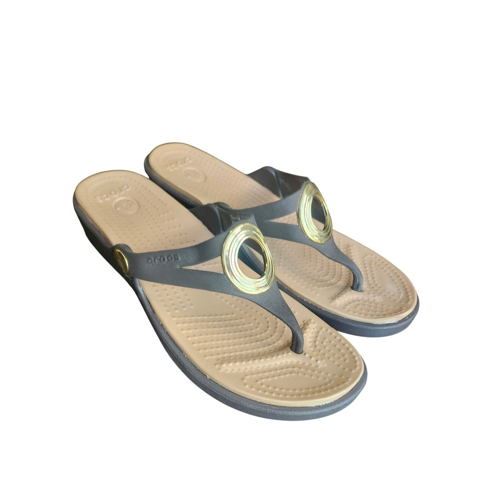 Crocs Sanrah Hammered Circle Wedge Sandals Women 7 Brown Gold Flip Flops